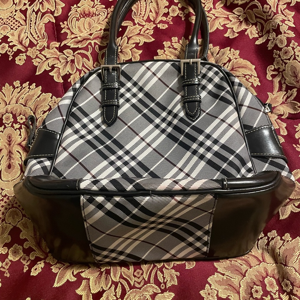Burberry London black white and gray clean in side and outside - Picture 8 of 9